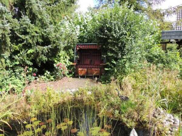 WOHLFÜHLOASE MIT PARKÄHNLICHEM GRUNDVERMÖGEN IN FLENSBURG